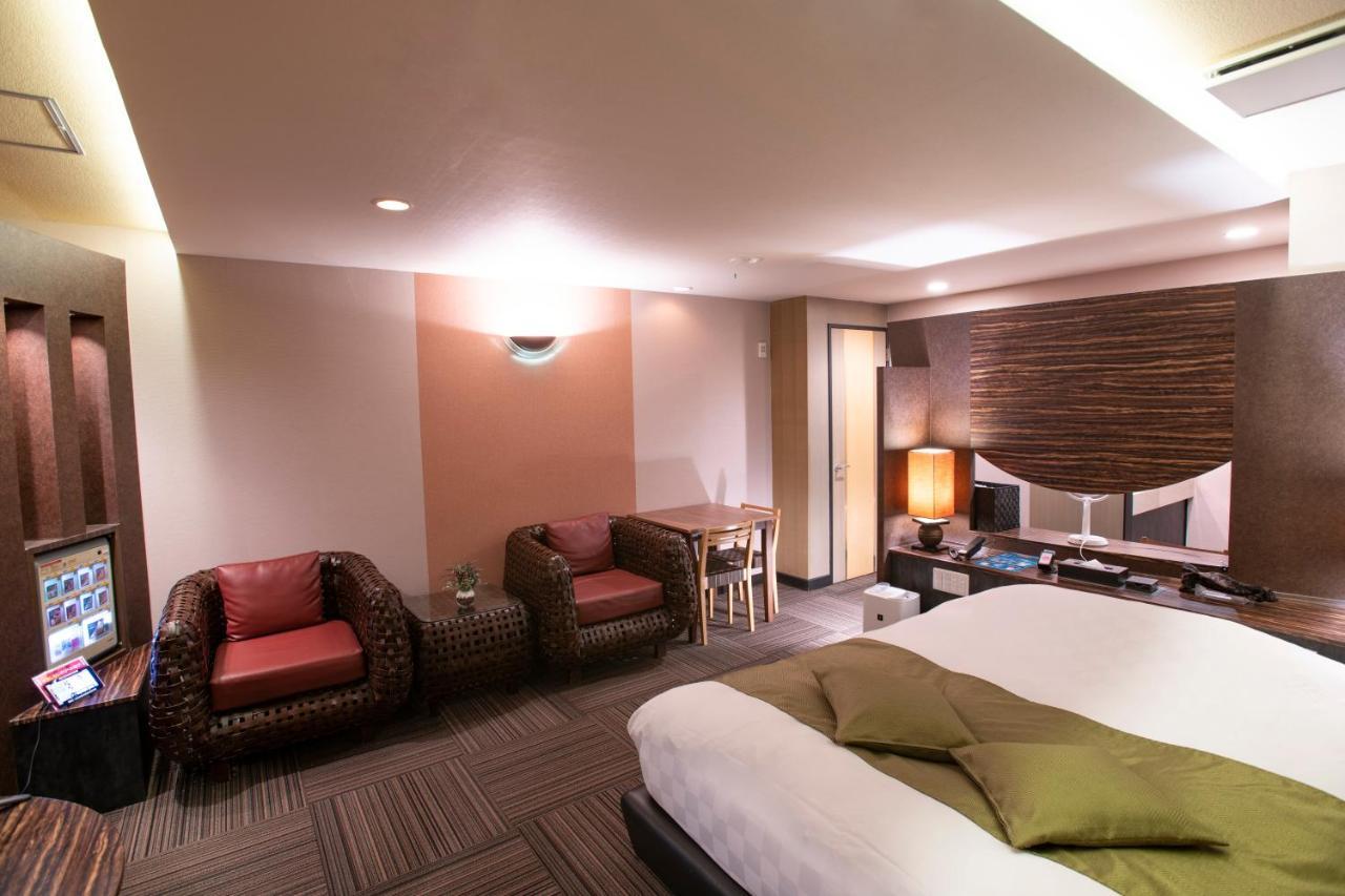 Hotel Apricot (Adults Only) Хирошима Екстериор снимка
